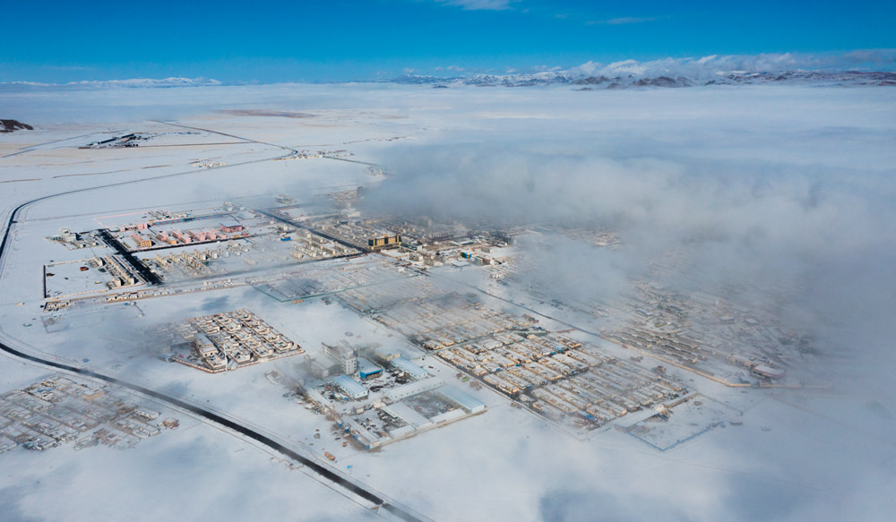 西藏阿里地區(qū)改則縣迎來初雪，銀裝素裹，美如畫卷。