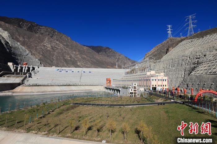 圖為金沙江上游蘇洼龍水電站。　王磊 攝