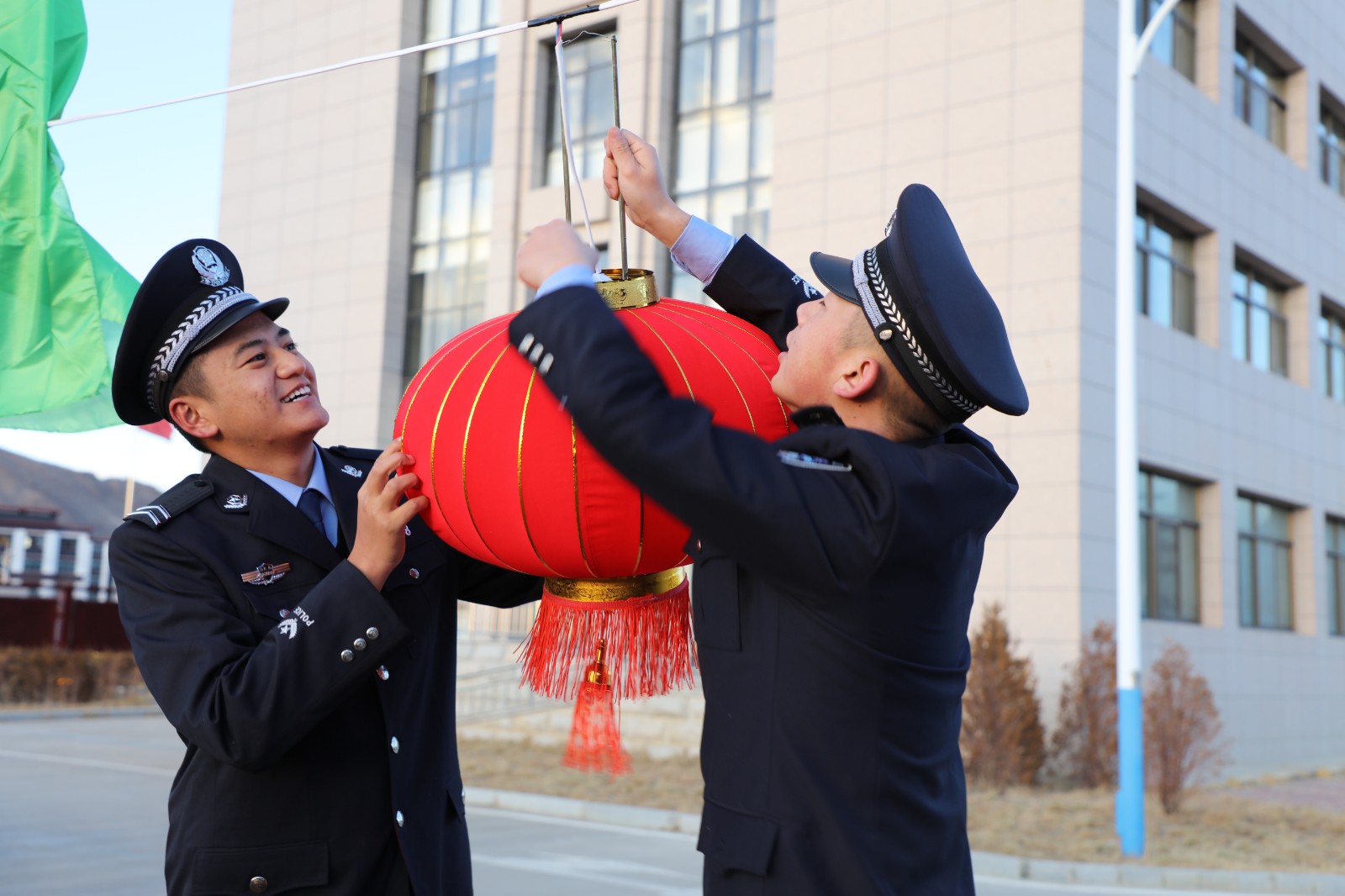 （要聞 新媒體）雪域邊關(guān)的他們，是歸途的(4189296)-20230122091651.jpg