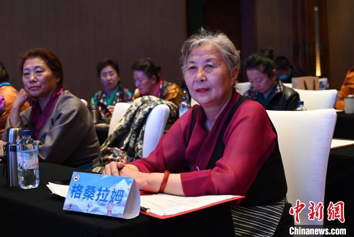 圖為西藏銀發(fā)旅游產(chǎn)品體驗團老年代表?！≮w朗 攝