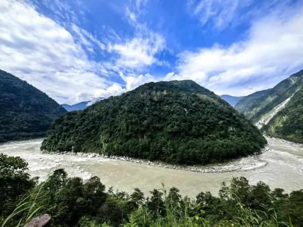 幾代建設(shè)者，歷經(jīng)半個多世紀(jì)完成！這是一條怎樣的公路？