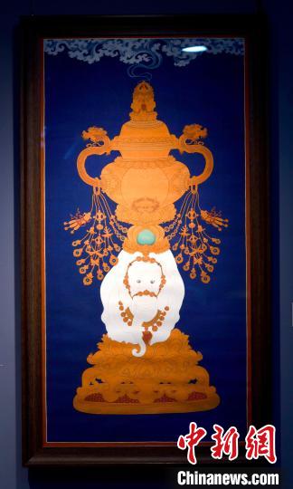 圖為5月16日，展覽中的新創(chuàng)唐卡作品《瑞象承香》。　李林 攝