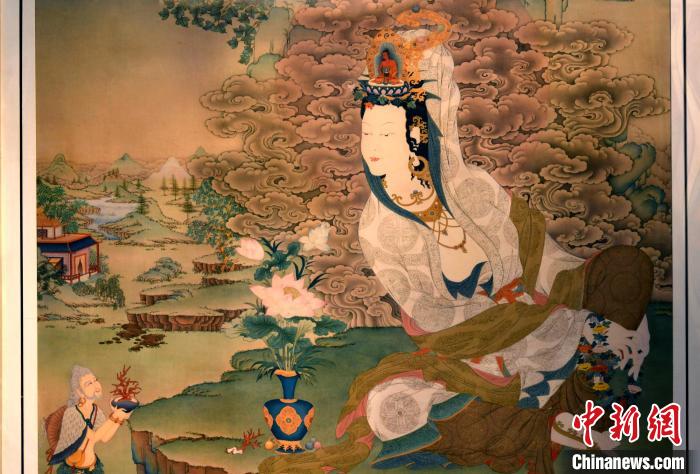 圖為5月16日，展覽中新創(chuàng)唐卡作品《靜息觀音》(局部)?！±盍?攝