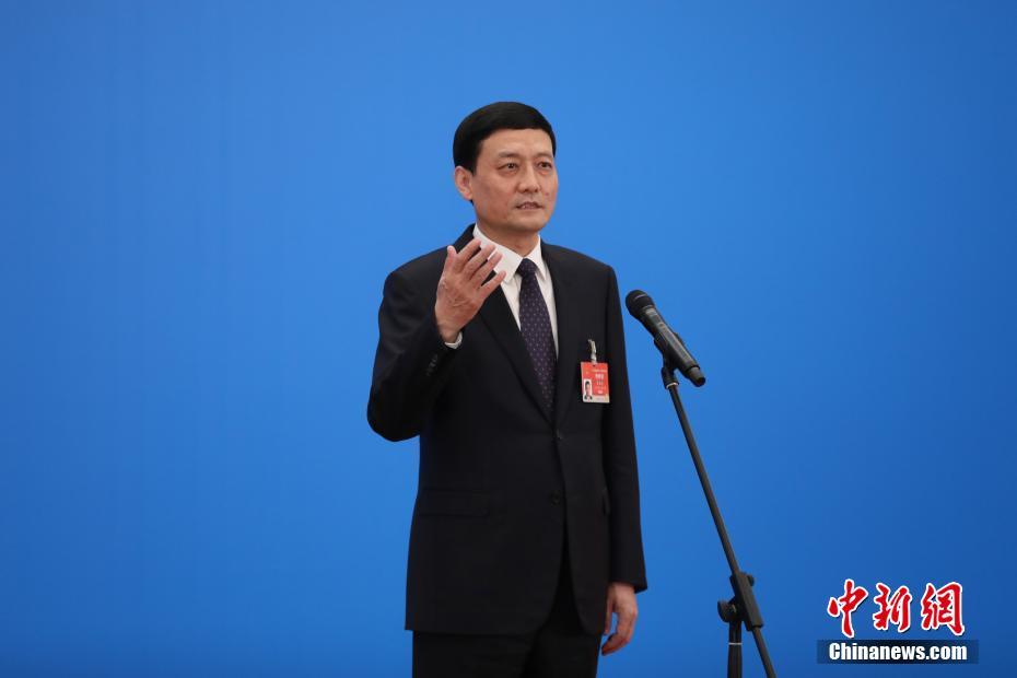 3月8日，第十三屆全國人民代表大會(huì)第四次會(huì)議舉行第二場“部長通道”采訪活動(dòng)。圖為中國工業(yè)和信息化部部長肖亞慶通過網(wǎng)絡(luò)視頻方式接受采訪。 <a target='_blank' ><p  align=